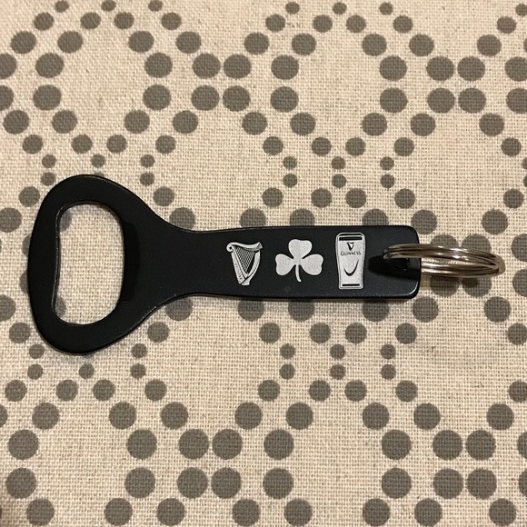 Take 40% Off ☘️ 2 Guinness Bottle Opener Keychains NWOT ☘️ - Picture 3 of 8